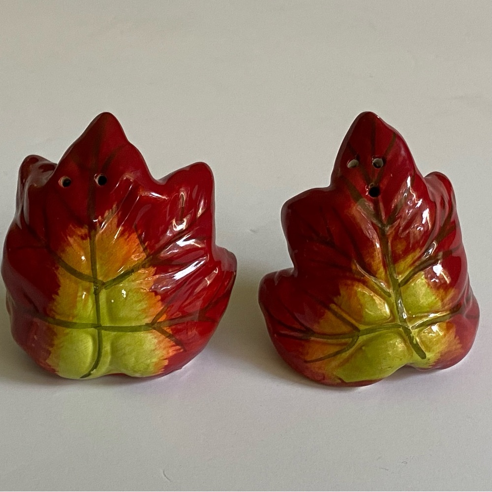 Autumn Harvest Fall Leaves Leaf Salt & Pepper Shakers Ceramic Thanksgiving red